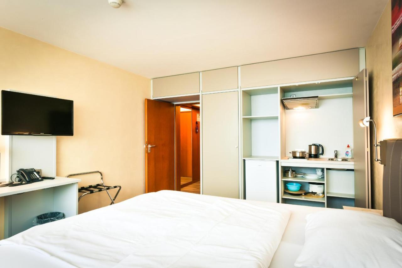City Hotel ハイルブロン エクステリア 写真